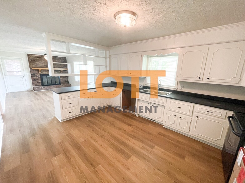 Building Photo - 13045 Old White Horse Rd