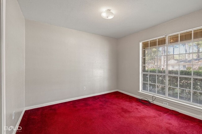 Building Photo - 2935 Salem Dr