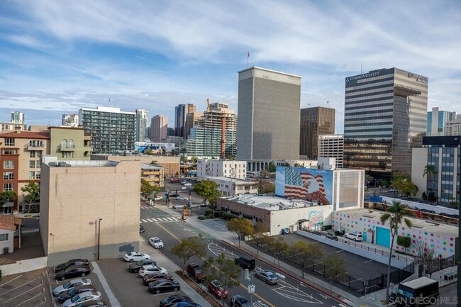 Building Photo - 300 W Beech St