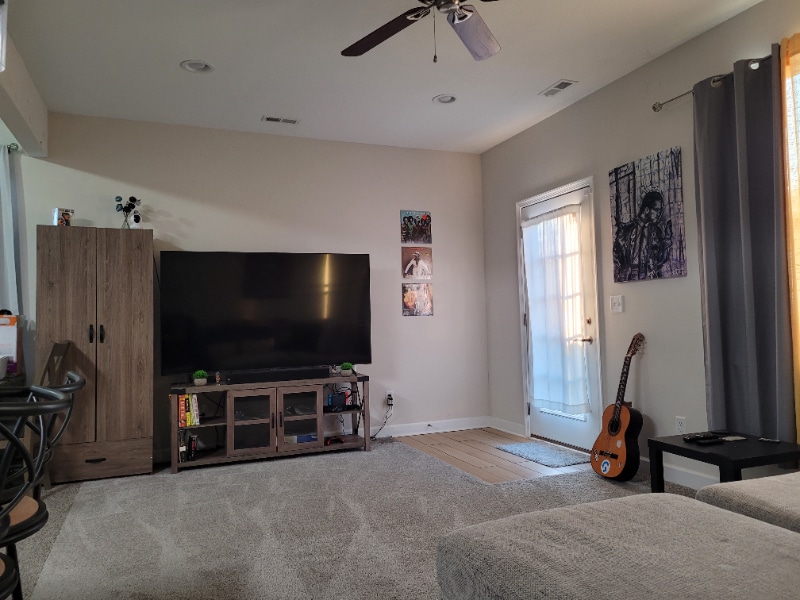 Building Photo - 327 Webster St