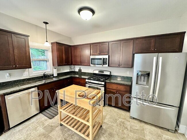 Building Photo - 121 Park Ridge Way