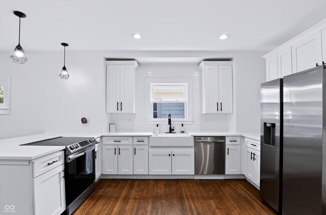 Building Photo - 3910 N Kenwood Ave