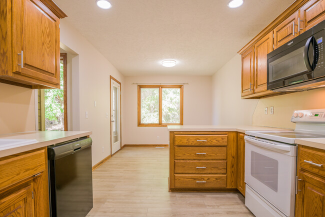 Kitchen - 2208 Camp Brewster Rd