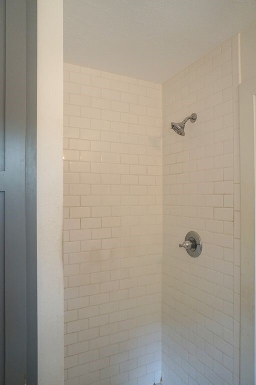 Building Photo - 210 Baber St