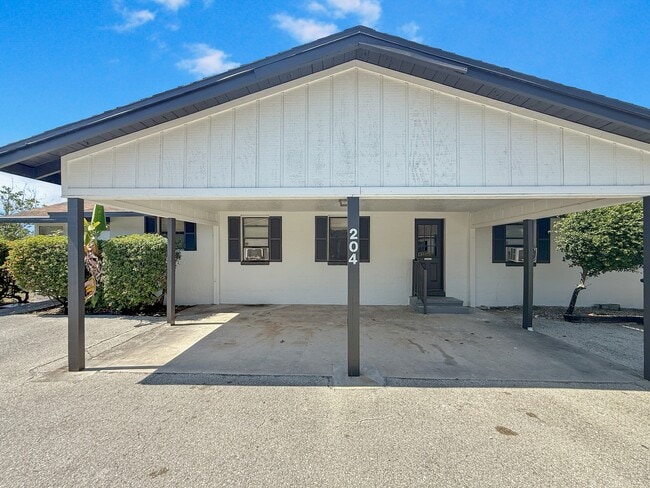 Building Photo - 204 2nd St