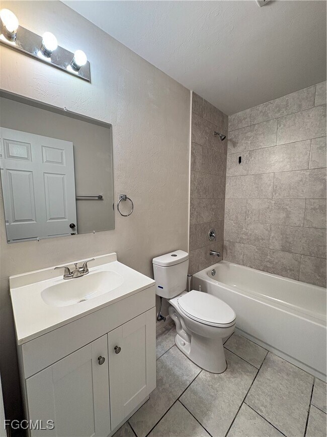 Building Photo - 3803 Chiquita Blvd S