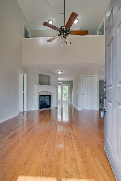 Building Photo - 4910 Court Dr