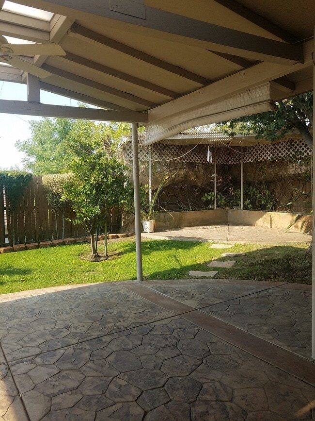 Building Photo - Action Properties R.E.S. Inc. Offering Beautiful Highland Park Single Story 3 Car, 4 Bedroom, Gar...