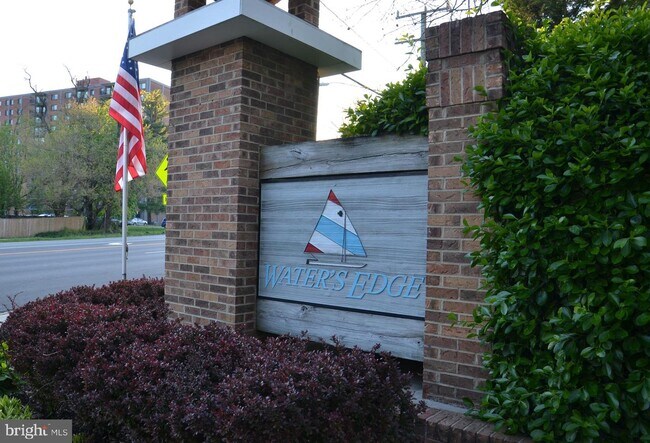 Building Photo - 3311 Lakeside View Dr
