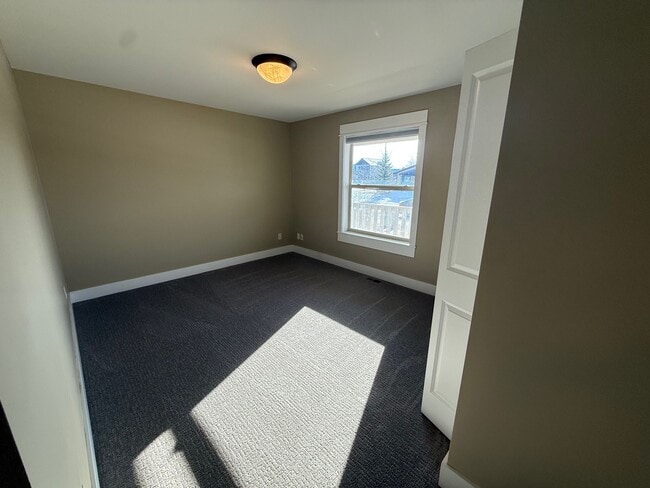 Building Photo - 25 Baldy Ct