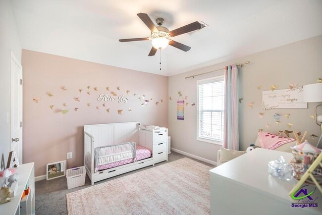 Building Photo - 421 Newport Ave