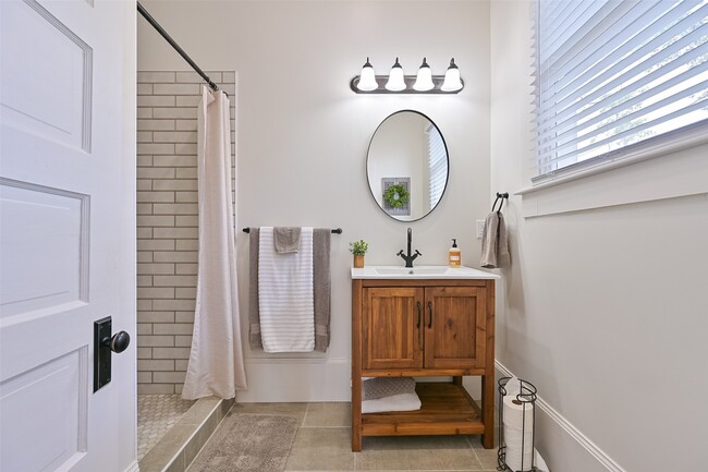 Building Photo - 1808 Avenue K