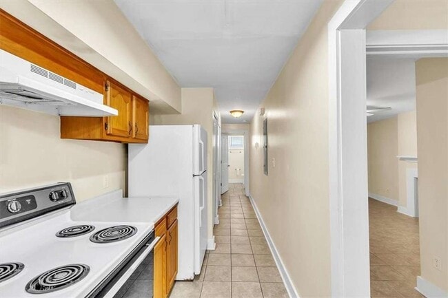 Building Photo - 209 E Duffy St