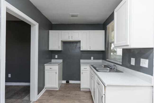 Building Photo - 3101 N 3rd St Cir