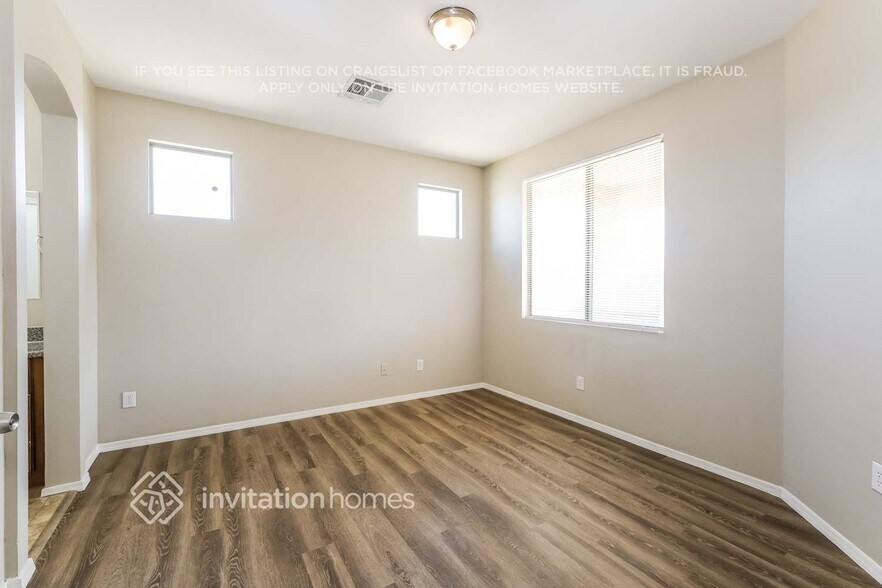 Building Photo - 6537 S 15th Dr