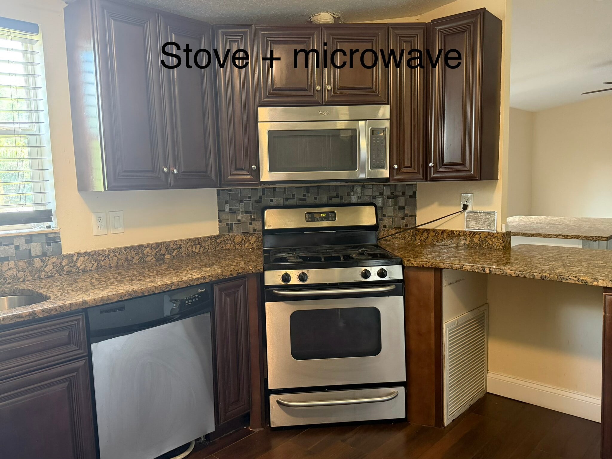 Building Photo - 12106 Waterview Dr