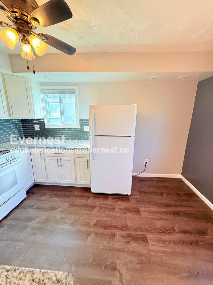 Building Photo - 9433 Sylvia St