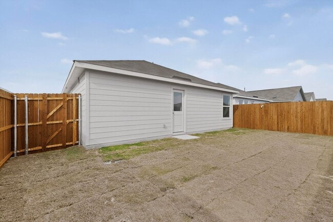 Building Photo - 3 Bedroom, 2 Bath Single-Story Lennar Home in Eastland Community