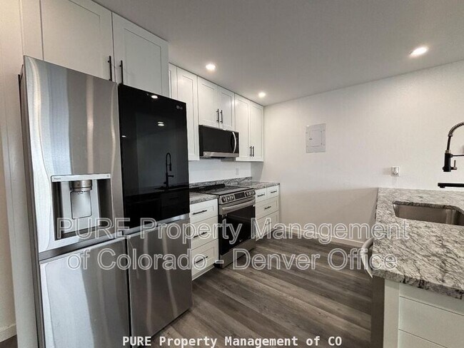 Building Photo - 1150 Golden Cir