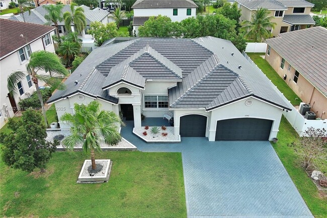 Building Photo - 1046 SW 159th Way