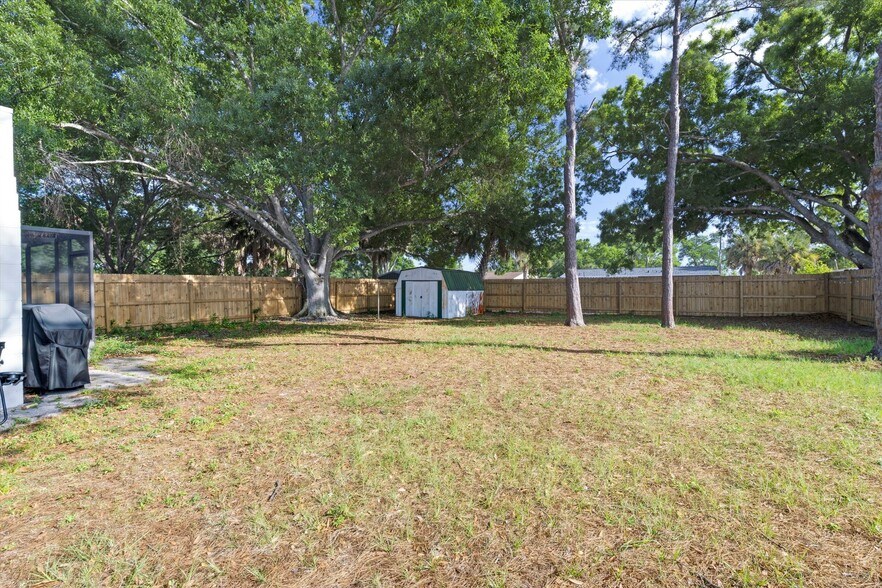 Building Photo - 4206 W Iowa Ave