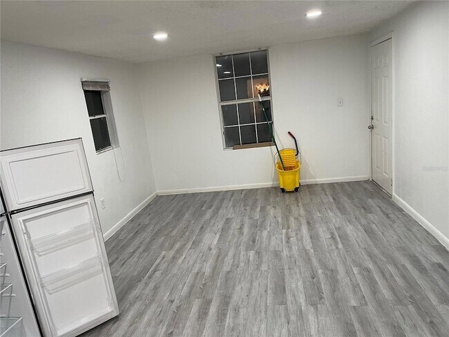 Building Photo - 1735 Moose Dr