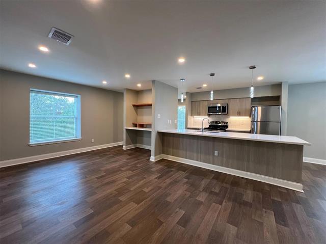 Building Photo - 8003 Woodway Dr