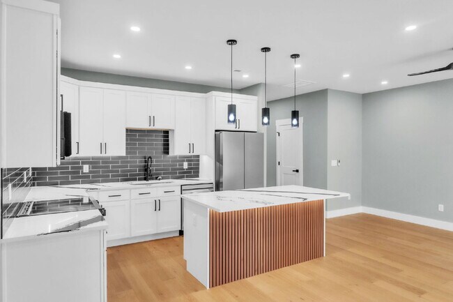 Building Photo - Updated 3-Bedroom, 2.5-Bathroom Townhome Gem in Landrum