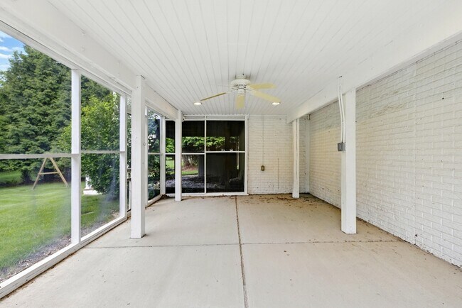 Building Photo - 2513 Holly Springs Ct