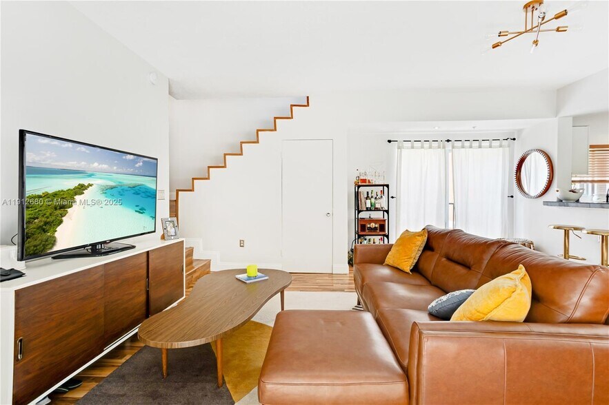 Building Photo - 1611 SW 2nd Ct