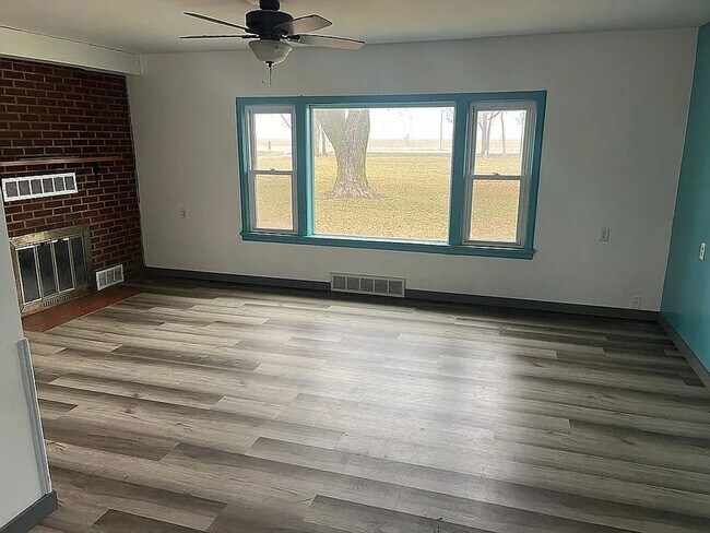 Building Photo - 3006 250 Ave
