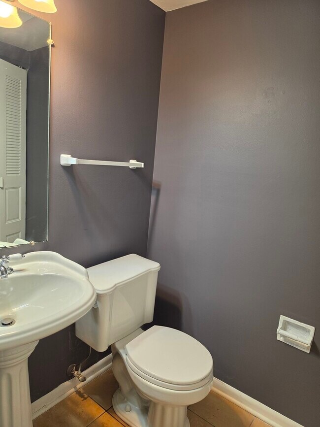 Building Photo - 304 Creekside Dr