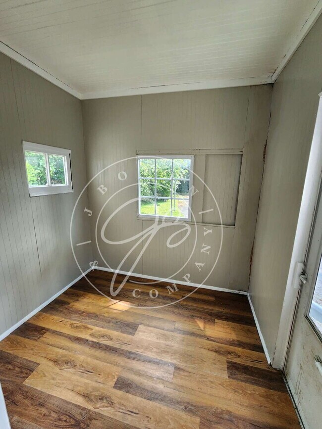 Building Photo - 3 bed 1 bath in West Toledo!- Many updates...