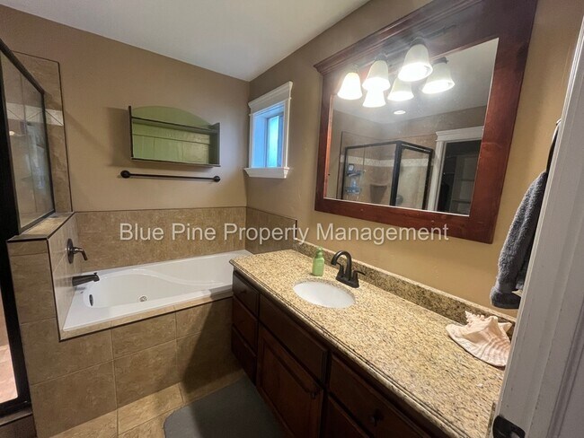 Building Photo - 2717 Mary Dr