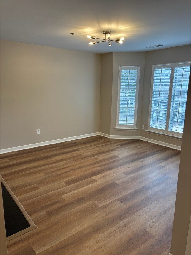 Building Photo - 623 Olmsted Park Pl