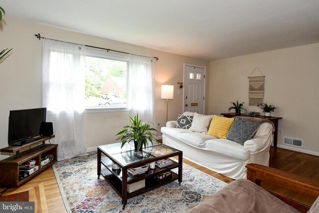 Building Photo - 6246 22nd Rd N