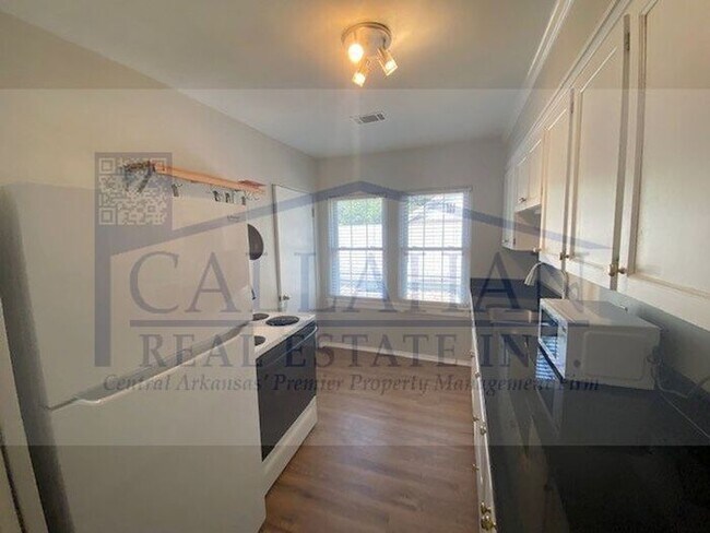 Building Photo - Furnished Long term apartment in Park Hill!!