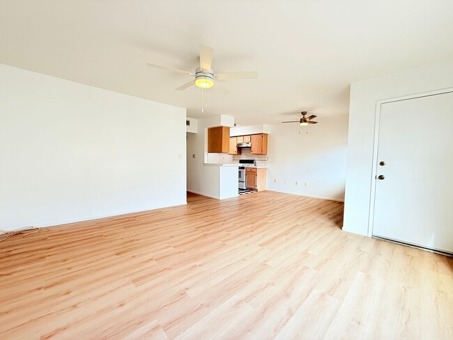 Building Photo - Stylish & Spacious 2-Bedroom Condo for Ren...