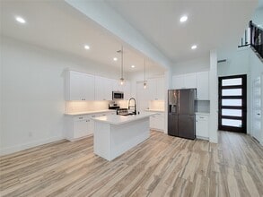 Building Photo - 5019 Creekmont Dr