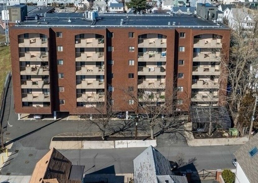 Primary Photo - 39 Parlin St