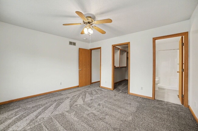 Building Photo - Beautiful 2 Bedroom Duplex Rental with Attached Garage $1700/Month