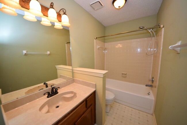 Building Photo - Very nice 3 bed 2 bath home near E. Holmes...
