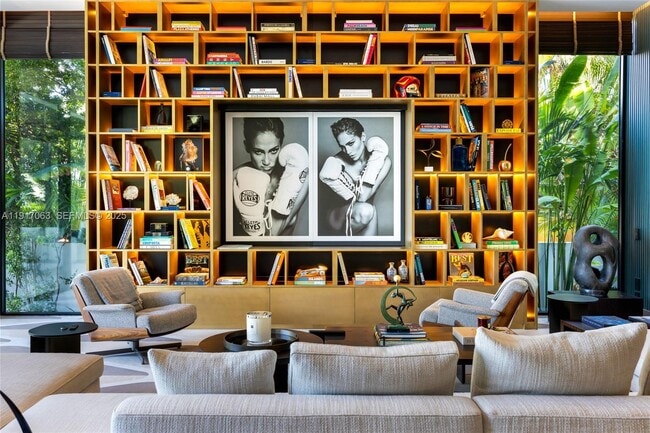 Building Photo - 200 W Rivo Alto Dr