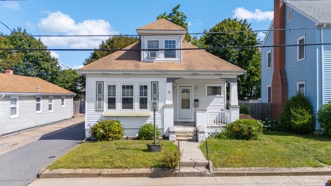 Primary Photo - Bright & Comfortable North Providence Sing...