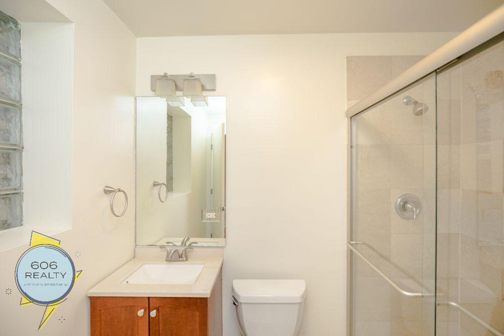 Building Photo - 3347 N Clark St