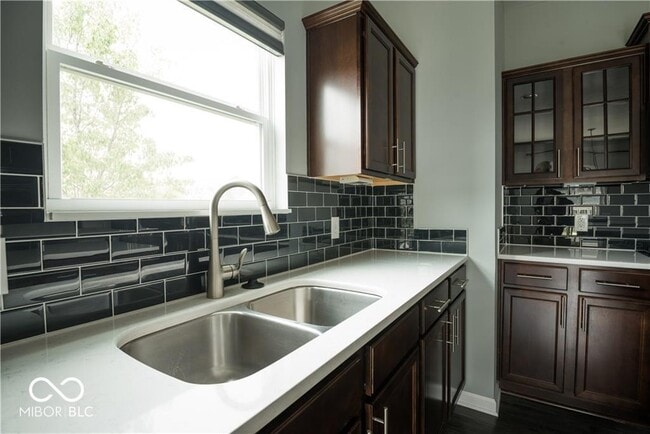 Building Photo - 15665 Eastpark Dr