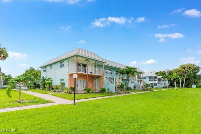 Building Photo - 3225 E Riverside Dr