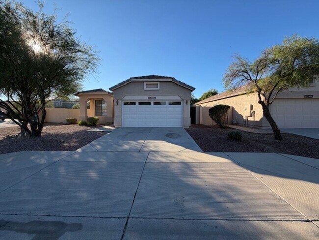 Building Photo - Charming 3 Bed, 2 Bath in Surprise