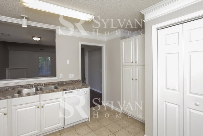 Building Photo - Welcome to Your 3BR 2BA Dream Home