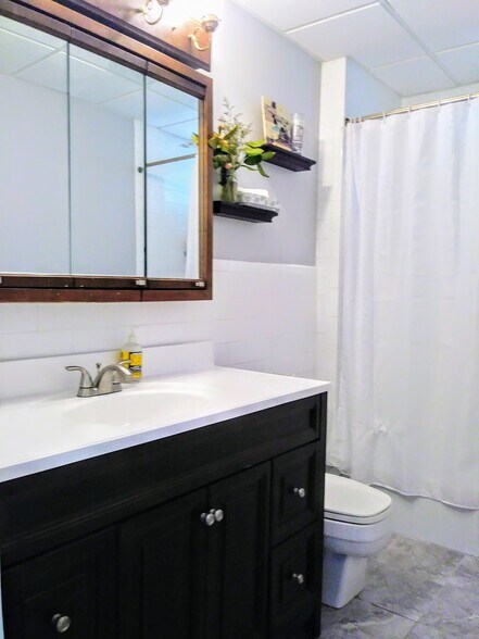 Full updated bath - 2592 Massachusetts Ave